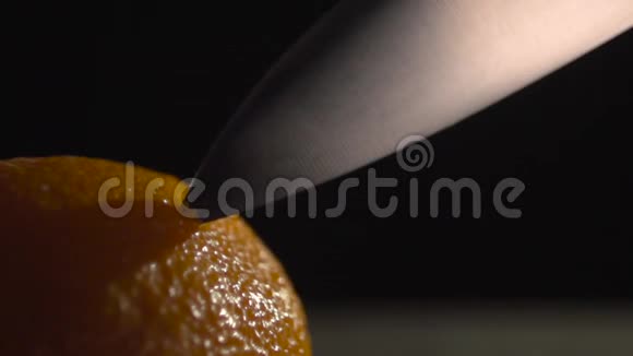 刀从橘皮特写出来视频的预览图