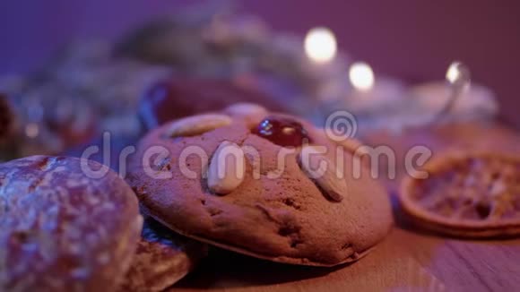 为圣诞节准备的一种姜饼特产德国利布库申的特写镜头视频的预览图