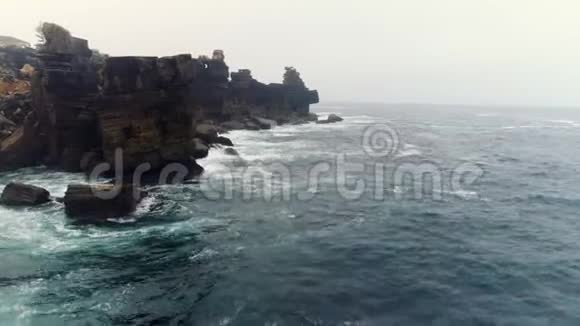 鸟瞰大西洋海岸悬崖峭壁视频的预览图
