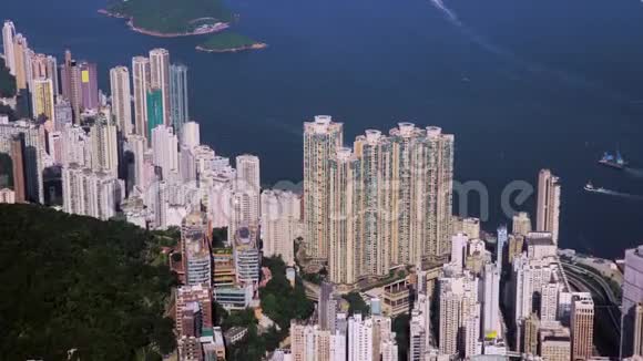 香港市区摩天大楼上空的无人机视频的预览图