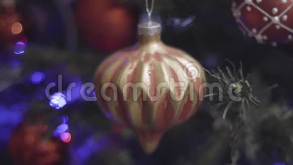圣诞节和新年古董装饰摘要模糊的博克假日背景眨巴一下加兰圣诞树视频的预览图