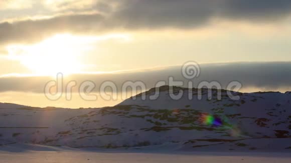 北冰洋冬季雪岸俄罗斯风景秀丽的北方野生自然美丽的雪冬天的冰寒冷的兰视频的预览图