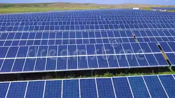 美国大型工业太阳能农场生产集中太阳能视频的预览图