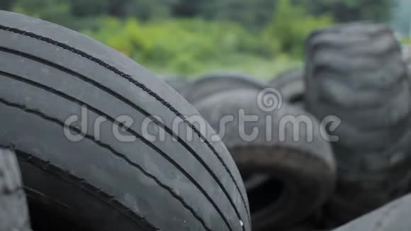 旧车橡胶轮胎车轮视频的预览图