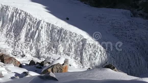 喜玛拉山大冰川昆布冰雪全景视频的预览图