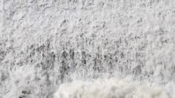 白水劲流瀑视频的预览图