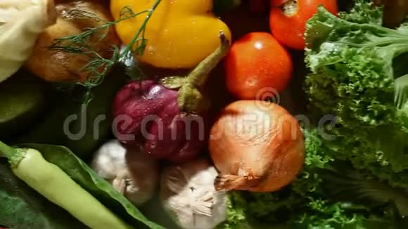 市场上的新鲜蔬菜视频的预览图