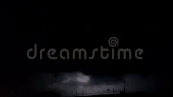 2016年7月14日莫斯科暴风雨来临前的夜晚闪电视频的预览图