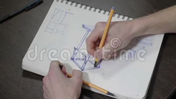 家具设计师绘制现代阁楼吧椅视频的预览图