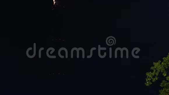 俄罗斯莫斯科电视塔上空的烟火视频的预览图