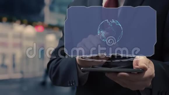 商人使用全息图自动化视频的预览图