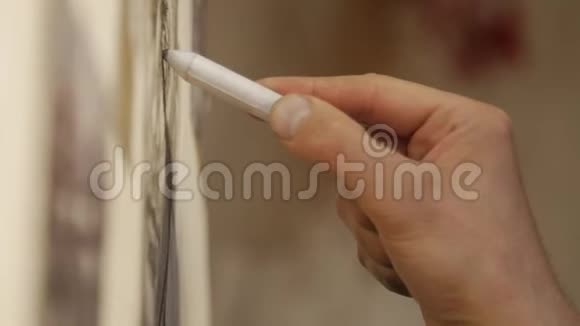 艺术家们用手画木铅笔视频的预览图