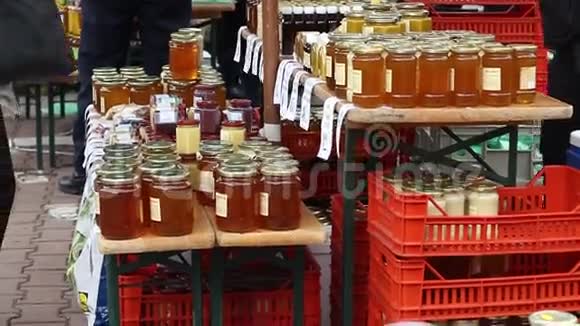 蜂蜜市场视频的预览图