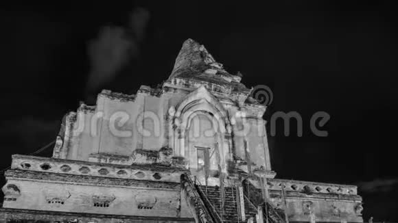 泰国石底銮殿照明灯塔视频的预览图