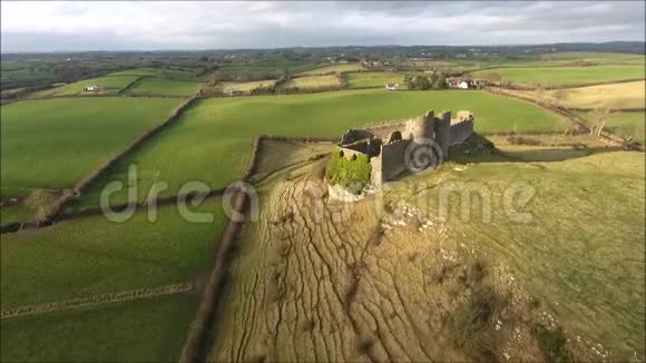 空中观景罗氏城堡丹达克爱尔兰视频的预览图
