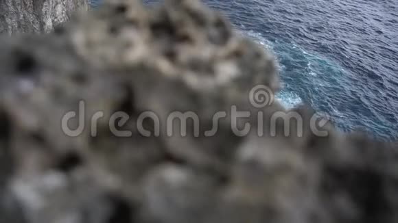 印度尼西亚努沙佩尼亚岛的梦幻海岸线视频的预览图