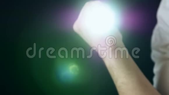 用LED手电筒手闪视频的预览图