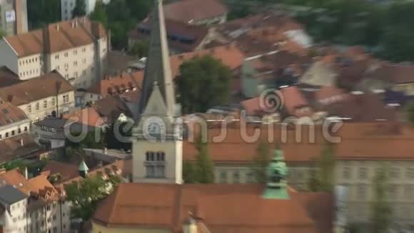 欧洲城市古教堂塔钟文化遗产保护视频的预览图