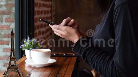 咖啡馆里热咖啡云卡布奇诺视频的预览图