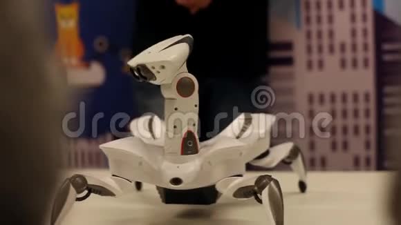 机器人月球车演示运动现代机器人技术人工智能控制系统视频的预览图