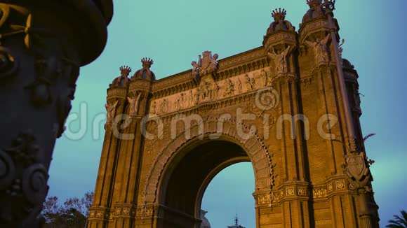 巴塞罗那的凯旋门游览西班牙西班牙地标视频的预览图