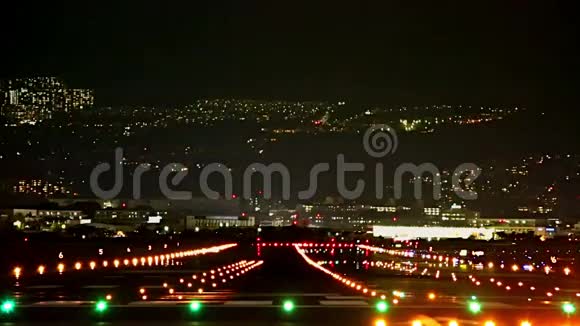 大飞机在黄昏降落视频的预览图