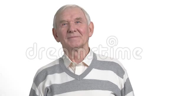 白色背景上美丽的老人视频的预览图