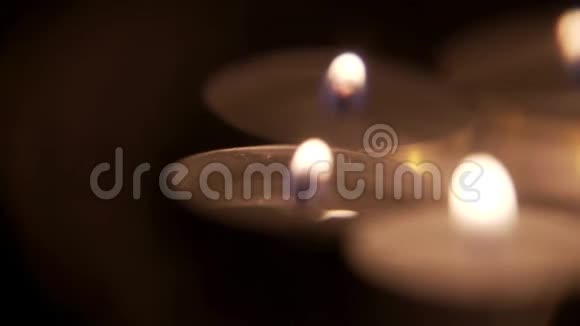 旋转蜡烛背景视频的预览图