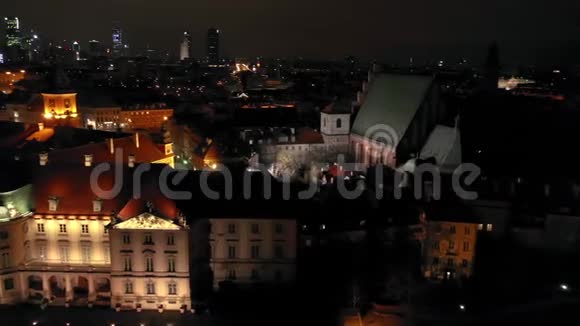 晚上从老城皇家城堡的高度观看波兰华沙视频的预览图