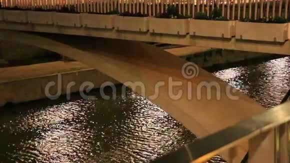 法国纳博恩市杜米迪运河之桥视频的预览图