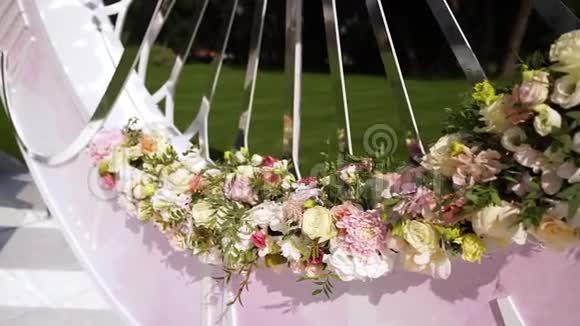 婚礼上人造花束装饰背景模糊3视频的预览图