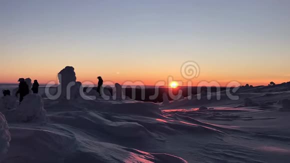 帕纳贾尔维国家公园冬季日出俄罗斯卡雷利亚共和国延时录像视频的预览图