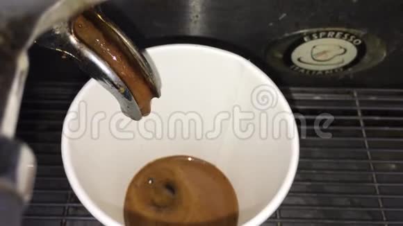 咖啡杯里的咖啡巧克力视频的预览图