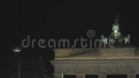 柏林电视塔和午夜广场视频的预览图