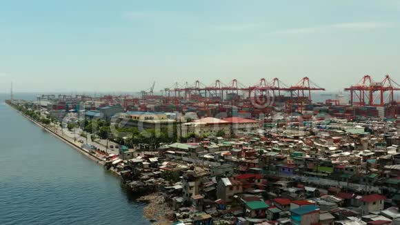 带集装箱的工业海港菲律宾马尼拉视频的预览图