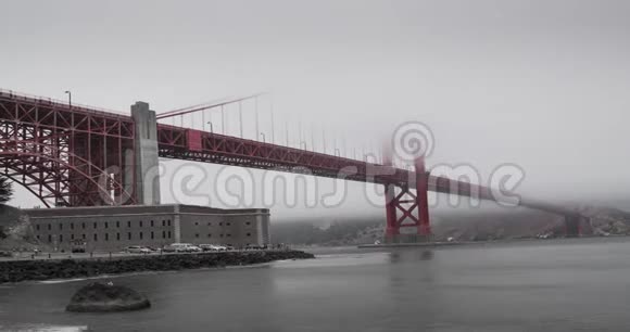 雾天金门大桥视频的预览图