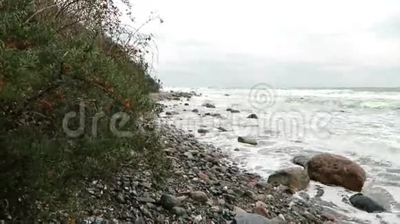 阿尔科纳角海滩海岸线的暴风雨天气德国视频的预览图