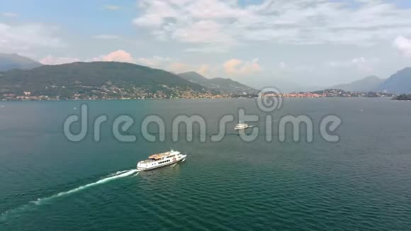 马吉奥尔湖渡轮的鸟瞰图视频的预览图