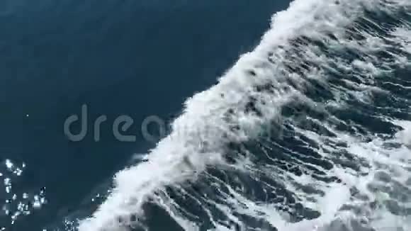 在希腊和阿尔巴尼亚之间的亚得里亚海乘船旅行视频的预览图