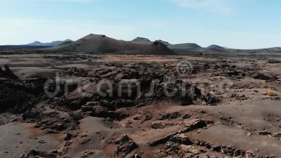 兰萨罗特岛火山口鸟瞰图加那利群岛视频的预览图