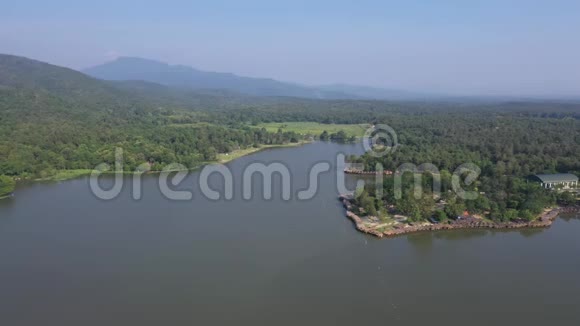 鸟瞰泰国清迈的华东涛湖视频的预览图