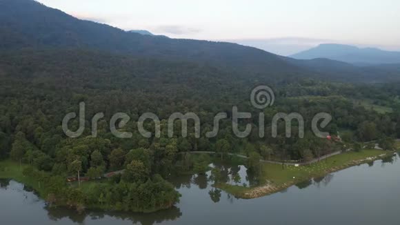 鸟瞰泰国清迈的华东涛湖视频的预览图