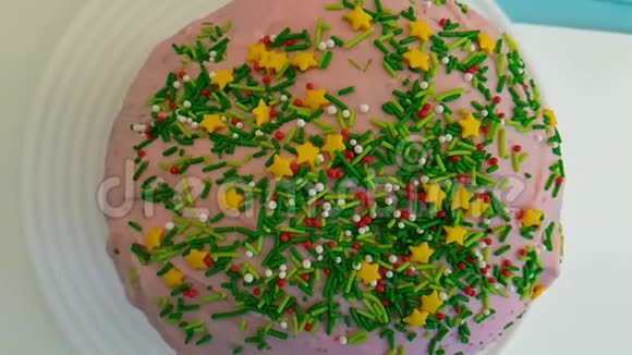 复活节蛋糕传统慢动作拍摄装饰视频的预览图