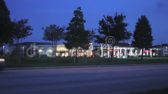 加油站和商店视频的预览图
