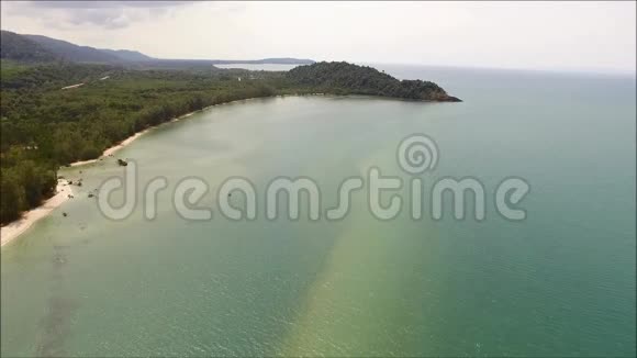 鸟的海岸线和蓝绿海与涟漪泰国湾视频的预览图