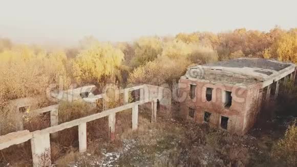 废弃的厂房视频的预览图