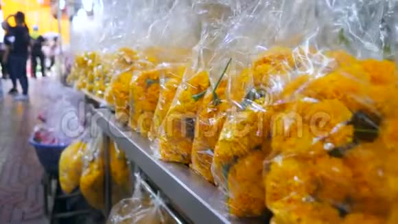 传统泰国黄花包在当地市场销售4K慢动作视频的预览图