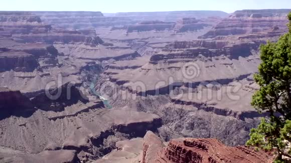 亚利桑那州大峡谷横跨大峡谷的平底锅科罗拉多河在底部视频的预览图