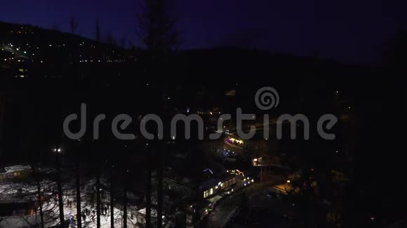 冬季小山城夜景视频的预览图