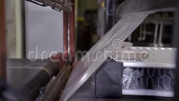 工厂供暖散热器现代机器人包装生产线视频的预览图